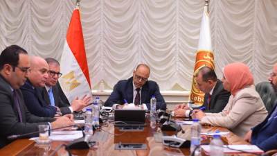 وزير العمل يبحث مع قيادات الهيئة القومية للتأمينات الاجتماعية تعزيز التعاون في ملفات الحماية الاجتماعية