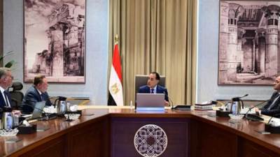 رئيس الوزراء يتابع توافر الاحتياطي الإستراتيجي من المنتجات البترولية وموقف سداد مستحقات الشركاء الأجانب بقطاع البترول