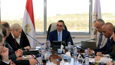 وزير الاستثمار يلتقي رؤساء عدد من المجالس التصديرية لبحث تعزيز الصادرات المصرية للأسواق الخارجية