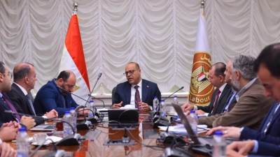 وزير العمل يستقبل وفد شركة eFinance للاستماع الى عرض بإنشاء منظومة إلكترونية متكاملة لخدمات "الوزارة"