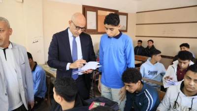 وزير التعليم يواصل جولته التفقدية بزيارة مدرستين بإدارة التبين التعليمية بمحافظة القاهرة