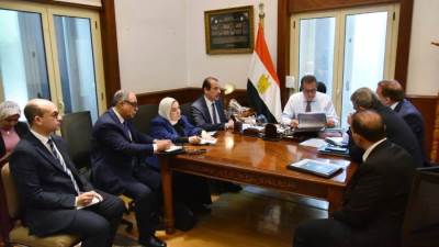  نائب رئيس مجلس الوزراء وزير الصحة يبحث مع الرئيس التنفيذي لمدينة اللقاحات مستجدات المشروع