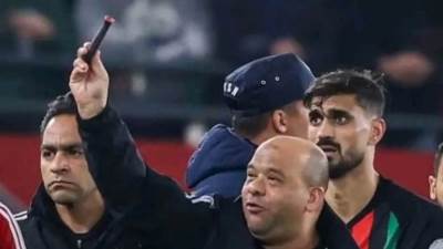 الكاف يدين شغب الجماهير في مباريات الجيش الملكي والأهلي وشبيبة القبائل ويُحيل الملف للتحقيق