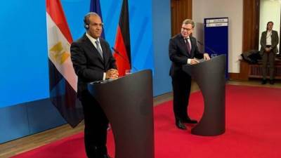 مشاورات سياسية بين وزير الخارجية المصري ونظيره الألماني في برلين