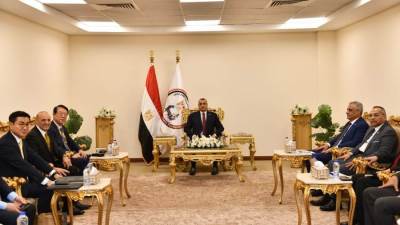 وزير الدولة للإنتاج الحربي يلتقي نائبيّ رئيسيّ "تاليس" الفرنسية و"بونجسان" الكورية الجنوبية لمناقشة أوجه التعاون في التصنيع العسكري