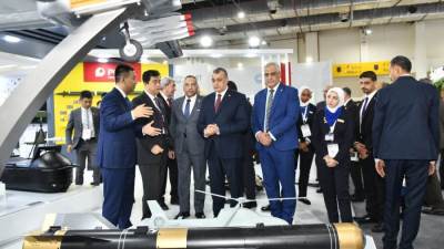 الوزير "محمد صلاح" يزور أجنحة العديد من الشركات العالمية المشاركة بالمعرض لبحث سبل التعاون المشترك