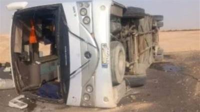 انقلاب أتوبيس ركاب بطريق قنا - سوهاج والدفع بسيارات الإسعاف