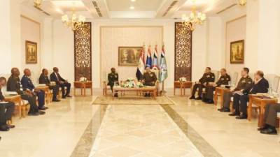 وزير الدفاع ورئيس أركان حرب القوات المسلحة يعقدان عدد من اللقاءات الثنائية مع قادة الوفود العسكرية