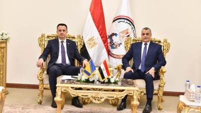وزير الدولة للإنتاج الحربي ووزير الطاقة والتعدين البوسني يناقشان سبل التعاون