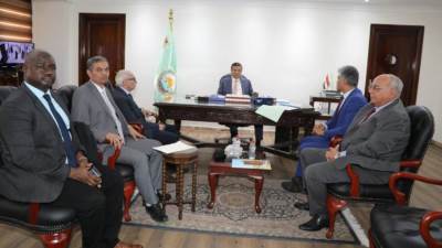 وزير الزراعة يعقد اجتماعًا مع الأمين التنفيذي لمرصد الصحراء والساحل لبحث المشروعات الإقليمية