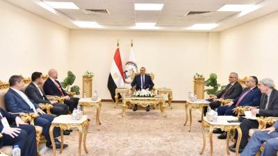 وزير الإنتاج الحربي يناقش مع ممثلي "نورثروب جرومان" الأمريكية و"هيلينك" اليونانية التعاون في التصنيع العسكري