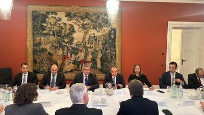 وزير الخارجية يلتقي مع أعضاء لجنة العلاقات الخارجية بالبرلمان الألماني