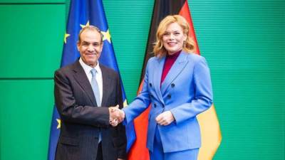 وزير الخارجية يلتقي مع رئيسة البرلمان الألماني