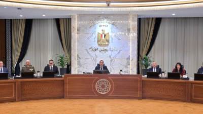 رئيس جهاز التعبئة والإحصاء يُقدم عرضًا حول "التعداد العام للسكان والإسكان والمنشآت"