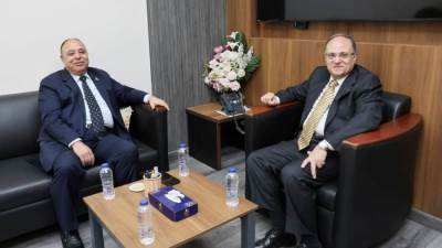 هيئة الدواء المصرية تبحث مع شركة "نابكو فارما" تعزيز استثماراتها وتطوير الصناعة الدوائية