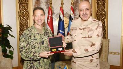 الفريق أحمد خليفة رئيس أركان حرب القوات المسلحة يلتقى قائد القيادة المركزية الأمريكية