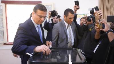 وزير الزراعة يدلي بصوته في جولة الإعادة بانتخابات مجلس النواب بالإسكندرية