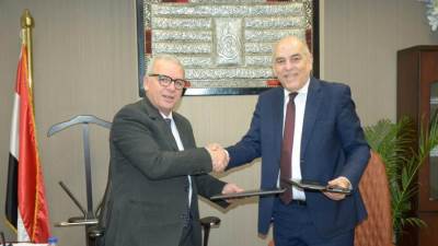 توقيع عقد تخصيص قطعة أرض بين هيئة المجتمعات العمرانية ونادي الصيد المصري