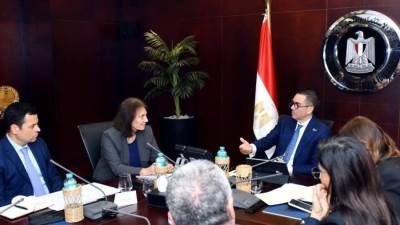 وزير الاستثمار والتجارة الخارجية يلتقي بعثة صندوق النقد الدولي ويستعرض الرؤية الإصلاحية وجهود تحسين بيئة الأعمال