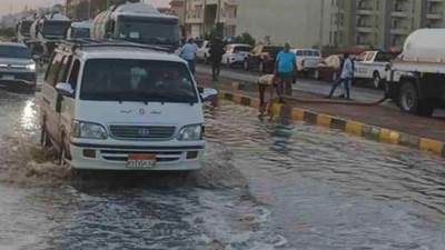 سحب مياه الأمطار من عدة مناطق في الغردقة وتواصل إعلان حالة الطوارئ