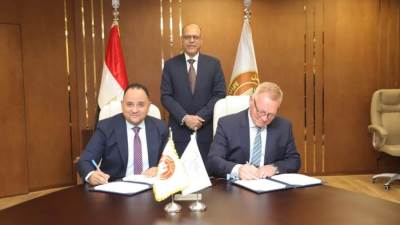  وزير العمل يشهد تجديد اتفاقية عمل جماعية تحفظ حقوق 2075 عاملاً بشركة قناة السويس للحاويات