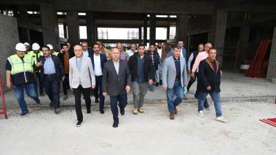 وزير الصناعة يتفقد محطات ومسار الخط الثاني من شبكة  القطار السريع وكباري المزلقانات ومحاور النيل