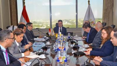 وزير التموين يبحث مع رئيس شركة بلومبرج جرين العالمية مقترحات التعاون في تطوير البنية التحتية لتخزين الحبوب