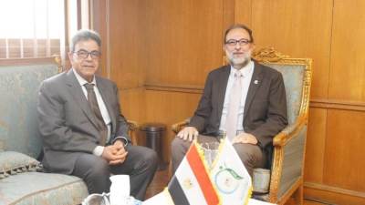 رئيس هيئة سلامة الغذاء يبحث مع نقيب الأطباء البيطريين تعزيز التعاون في الرقابة على المنتجات ذات الأصل الحيواني 