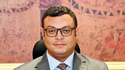 وزير الإسكان يهنئ وزير الرياضة لاختياره رئيسًا للجنة الحكومية الدولية للتربية البدنية والرياضة بمنظمة اليونسكو