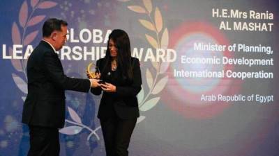 المشاط تتسلم جائزة «القيادة الدولية» من معهد «شوازيل» أحد أبرز مراكز الفكر والأبحاث عالميًا