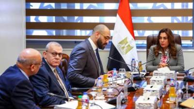 وزيرة التنمية تبحث مع قيادات وزارة الاتصالات عدد من الملفات المرتبطة بعمل وزارتي التنمية المحلية والبيئة