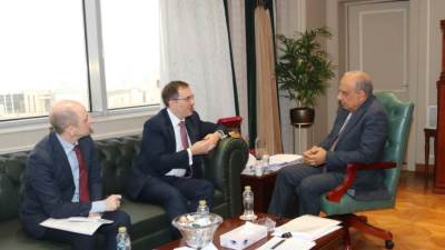 وزير الكهرباء يستقبل سفير بريطانيا بالقاهرة لبحث التعاون والفرص الاستثمارية في مجالات الطاقة المتجددة