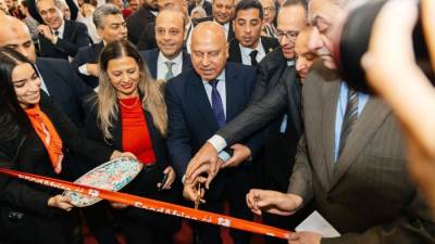  الوزير يتفقد أجنحة عدد من الشركات المحلية والدولية المتخصصة في تصنيع المنتجات الغذائية وتصدير الخضراوات والفاكهة