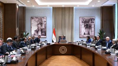 رئيس الوزراء يستعرض المخطط المقترح لمشروع تطوير المناطق المحيطة بالأهرامات والمتحف المصري الكبير