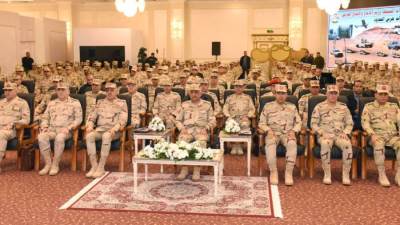 وزير الدفاع يلتقى بمقاتلى قوات حرس الحدود ويكرم عدداً من المتميزين