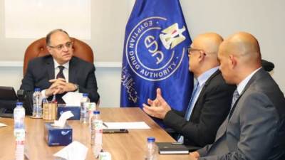 هيئة الدواء تبحث مع جلاسكو سميث كلاين تعزيز الشراكة ودعم توافر المستحضرات الدوائية الحيوية بالسوق المصري