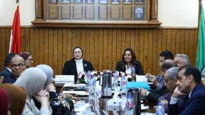 وزيرة التنمية تزور كلية التجارة بجامعة القاهرة وتلتقي بأعضاء هيئة التدريس وعدد من الطلاب والطالبات