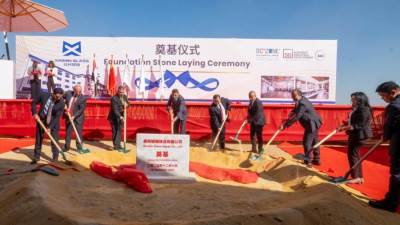 اقتصادية قناة السويس تشهد وضع حجر الأساس لمصنع شين مين للزجاج بمنطقة السخنة الصناعية