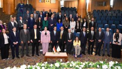 رئيسة المجلس القومي للطفولة والأمومة تشارك وزارة الخارجية الاحتفال باليوم العالمي لحقوق الإنسان بمستشفى 57357 لعلاج سرطان الأطفال