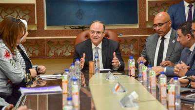 هيئة الدواء المصرية تبحث مع ممثلي الصيدليات تعزيز ضوابط صرف الأدوية المخدرة