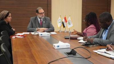 لقاء ثنائي بين رئيس هيئة سلامة الغذاء ونظيرته الليبيرية على هامش منتدى AFRAF بالقاهرة