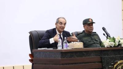  وزير الاتصالات وتكنولوجيا المعلومات ومدير الأكاديمية العسكرية المصرية يلتقيان بطلبة المبادرة الرئاسية الرواد الرقميون 