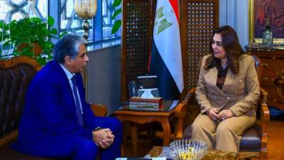 وزيرة التنمية المحلية والقائم بأعمال وزير البيئة تلتقي مع المدير التنفيذي لمركز البيئة والتنمية للمنطقة العربية وأوروبا (سيداري)