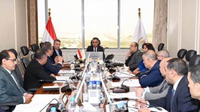 وزير التموين يعقد اجتماعًا مع الرؤساء التنفيذيين لشركات المطاحن التابعة للشركة القابضة للصناعات الغذائية