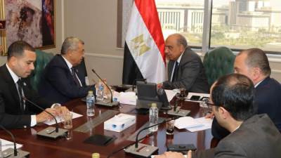 وزير الكهرباء يستقبل أعضاء لجنة الطاقة والبيئة والقوى العاملة بمجلس الشيوخ للتشاور والتنسيق