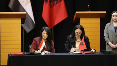 «المشاط» توقع مذكرتي تفاهم لتبادل الخبرات في مجال سياسات التنمية الاقتصادية وتعزيز الاستثمارات المشتركة بين البلدين