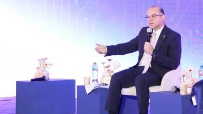 محمد فريد في قمة Top 50 Women: تطوير التشريعات والتكنولوجيا المالية يمكّن الشباب والمرأة ويعزز الاستقرار المالي