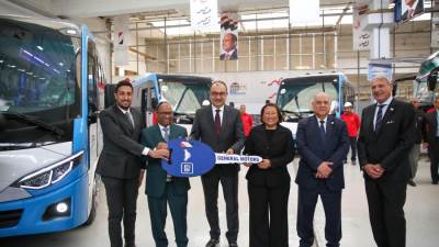 وزير قطاع الأعمال يشهد تسليم الدفعة الأولى من ميني باص "نصر ستار" من إنتاج "النصر للسيارات"