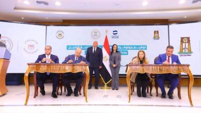 وزيرة التضامن ومحافظ الوادي الجديد يشهدان توقيع 5 بروتوكولات تعاون بين الوزارة والمحافظة لإقامة مشروعات تنموية