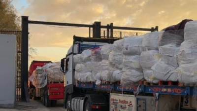 محملة بإمدادات الشتاء.. الهلال الأحمر المصري يدفع بالقافلة الـ94 إلى غزة